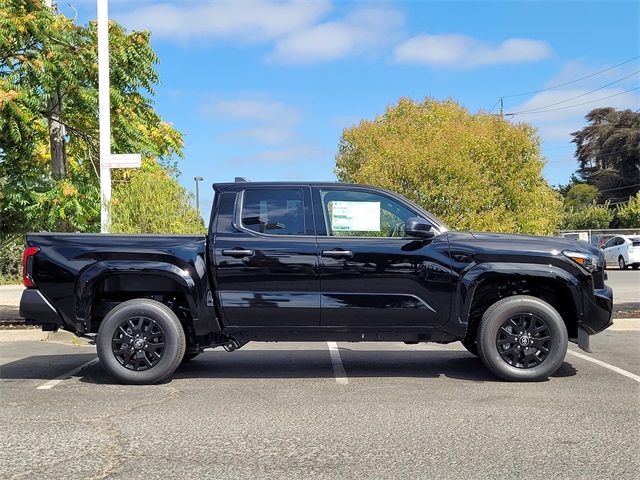 2025 Toyota Tacoma SR Double Cab photo 4