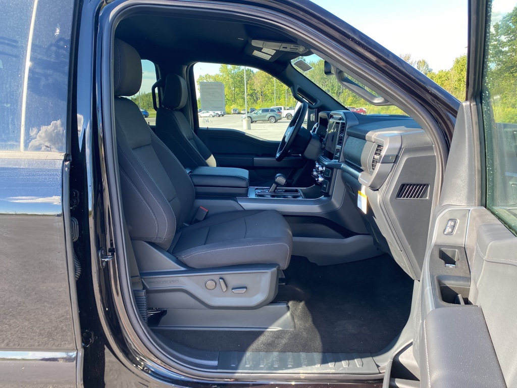 2025 Ford F-150 XLT photo 16