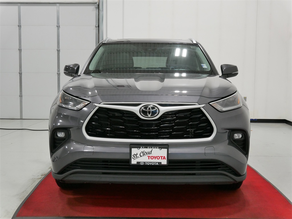 Used 2021 Toyota Highlander XLE with VIN 5TDGZRBH7MS554800 for sale in Waite Park, Minnesota