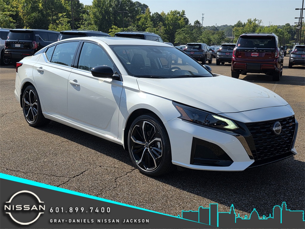 2025 Nissan Altima SR's photo