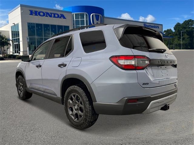 2025 Honda Pilot TrailSport photo 3