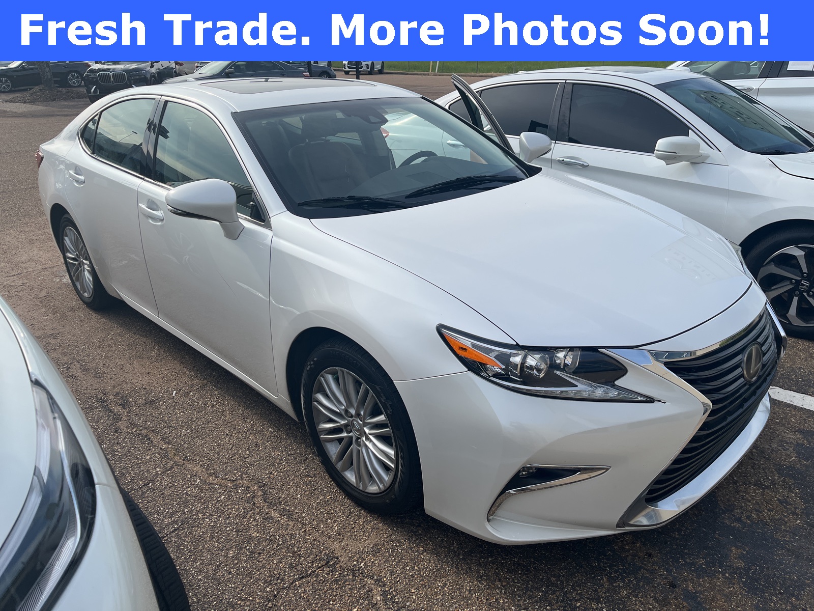 2017 White Lexus ES 350 Sedan