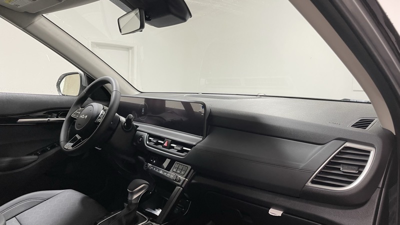 2026 Kia Seltos EX photo 11