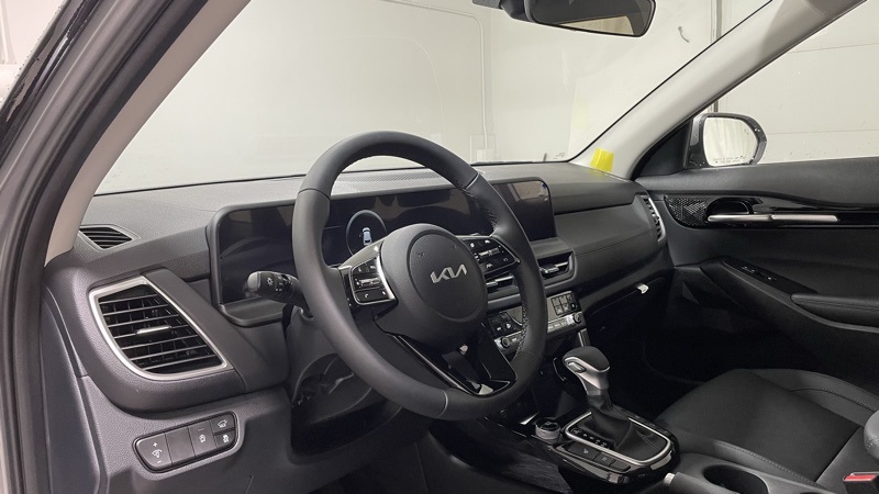 2026 Kia Seltos EX photo 16