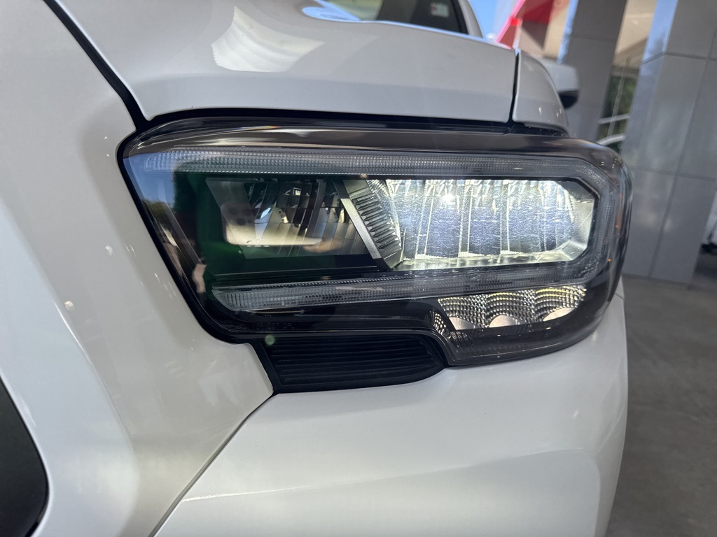2023 Toyota Tacoma TRD photo 9