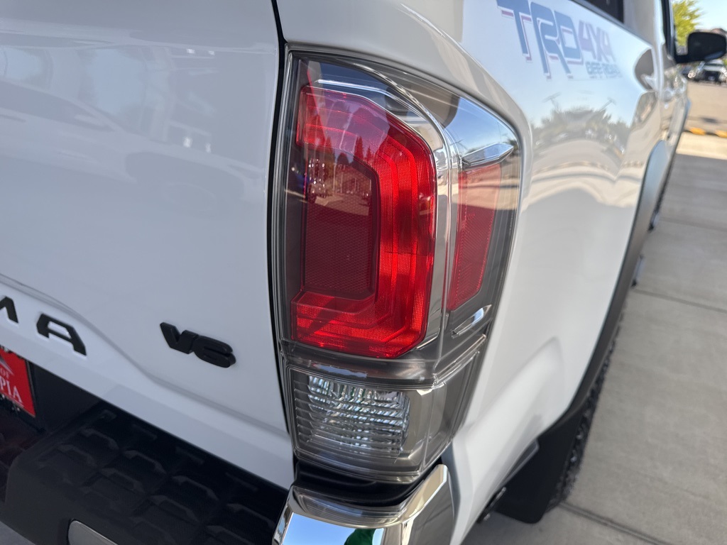 2023 Toyota Tacoma TRD photo 3