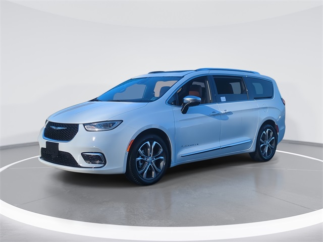 2026 Chrysler Pacifica Pinnacle's photo