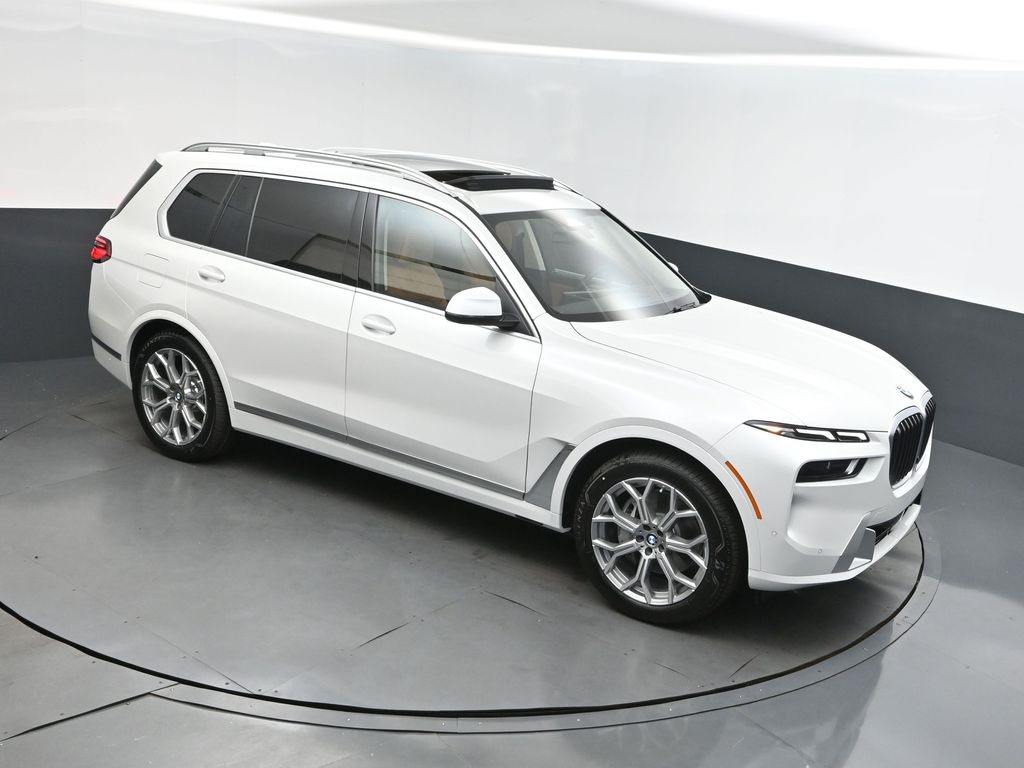 2026 Mineral White Metallic BMW X7 xDrive40i SUV
