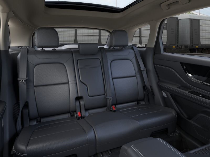 2025 Lincoln Corsair Premiere photo 9