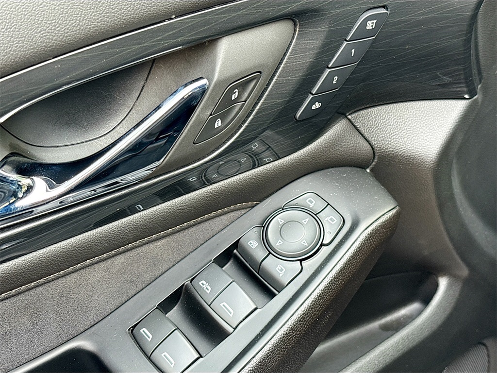 2023 Chevrolet Traverse High Country photo 17