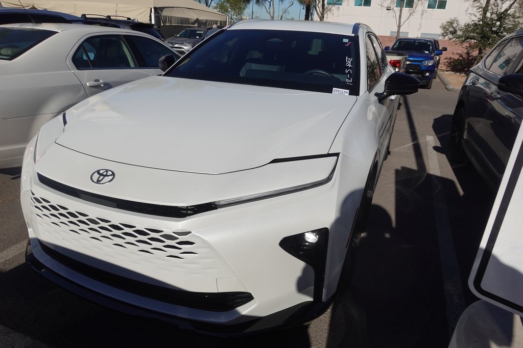 2025 Toyota Crown Signia XLE's photo