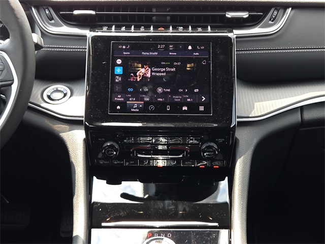 2025 Jeep Grand Cherokee Laredo Altitude photo 10