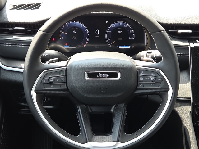 2025 Jeep Grand Cherokee Laredo Altitude photo 12