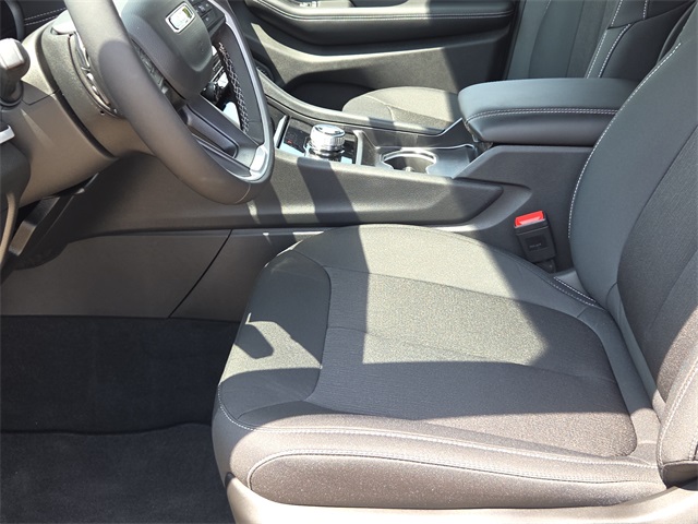 2025 Jeep Grand Cherokee Laredo Altitude photo 15