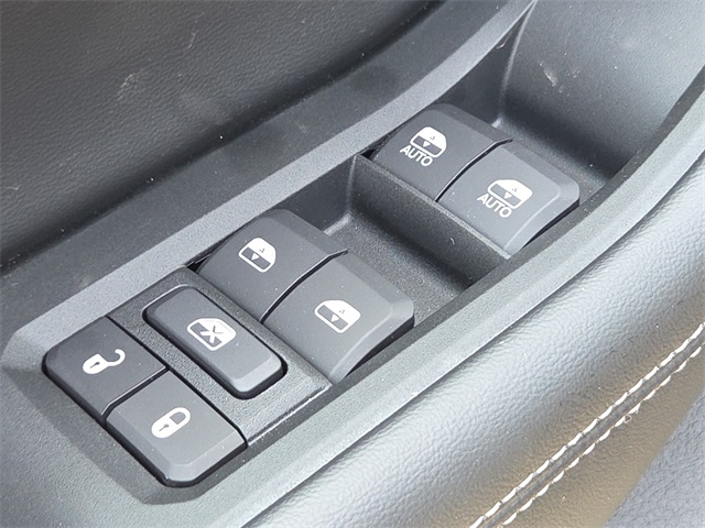 2025 Jeep Grand Cherokee Laredo Altitude photo 16