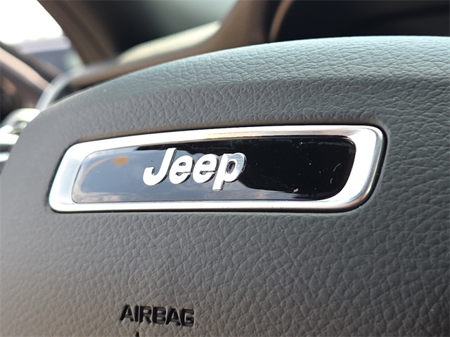 2025 Jeep Grand Cherokee Laredo Altitude photo 19