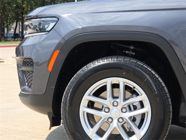 2025 Jeep Grand Cherokee Laredo Altitude photo 4