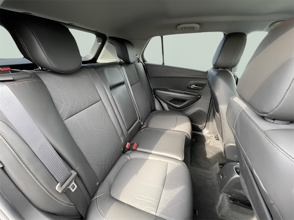 2022 Chevrolet Trax LT photo 3