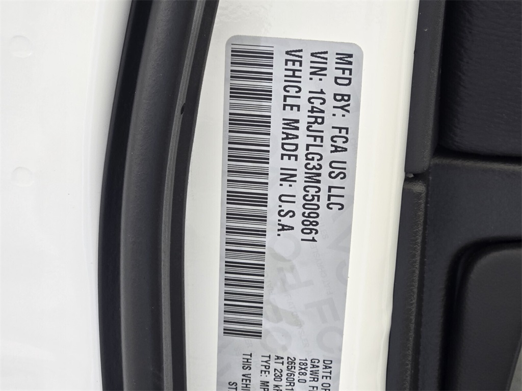 used 2021 Jeep Grand Cherokee car, priced at $18,900