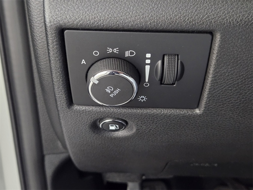 used 2021 Jeep Grand Cherokee car, priced at $18,900