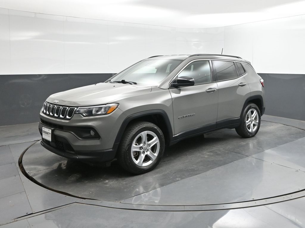 2023 Jeep Compass Latitude's photo