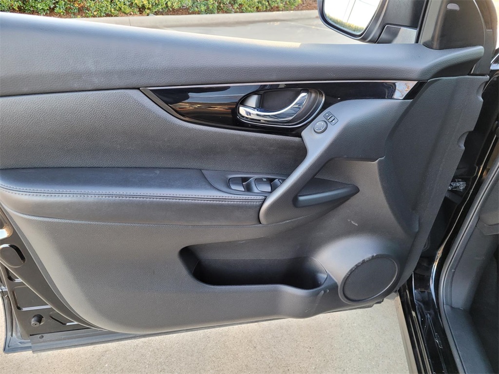 used 2020 Nissan Rogue Sport car, priced at $13,900