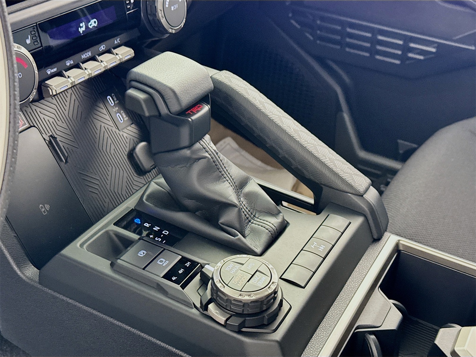 2025 Toyota 4Runner TRD Off-Road photo 9