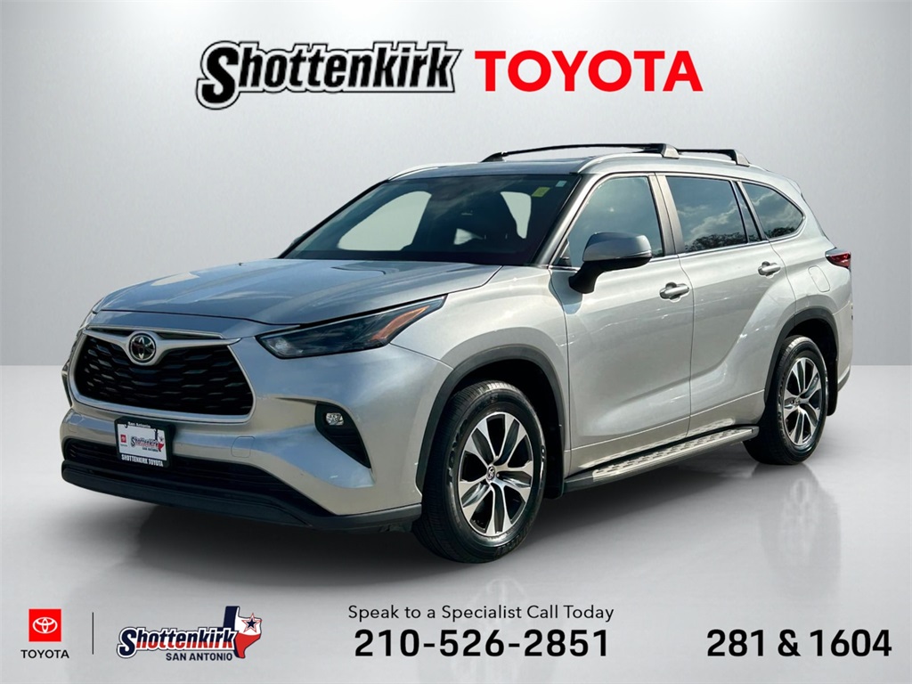 2023 Toyota Highlander XLE's photo
