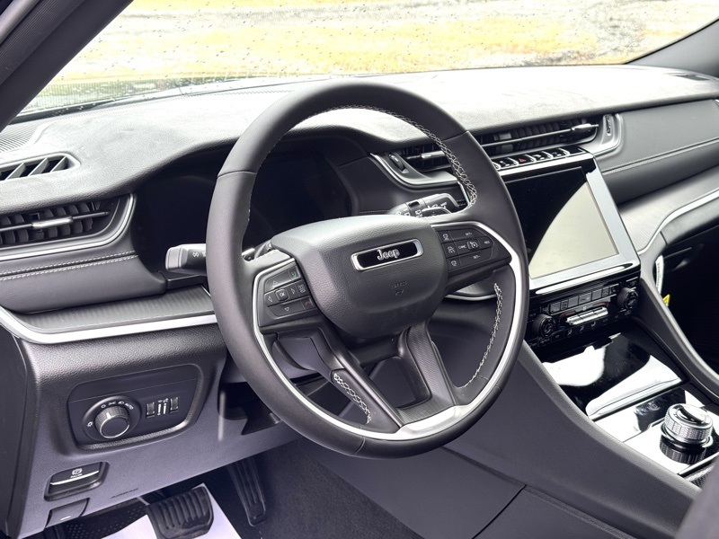 2025 Jeep Grand Cherokee Laredo X photo 11