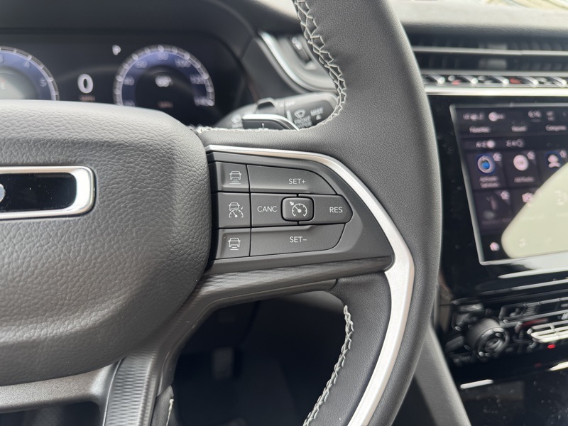 2025 Jeep Grand Cherokee Laredo X photo 26