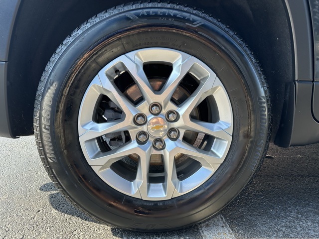 2021 Graphite Metallic Chevrolet Traverse LT AWD SUV
