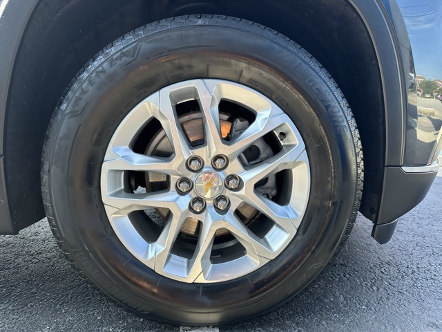 2021 Graphite Metallic Chevrolet Traverse LT AWD SUV