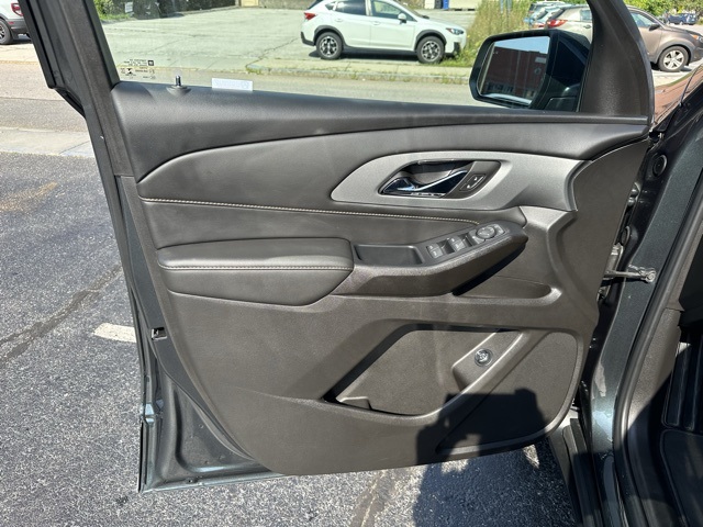 2021 Graphite Metallic Chevrolet Traverse LT AWD SUV