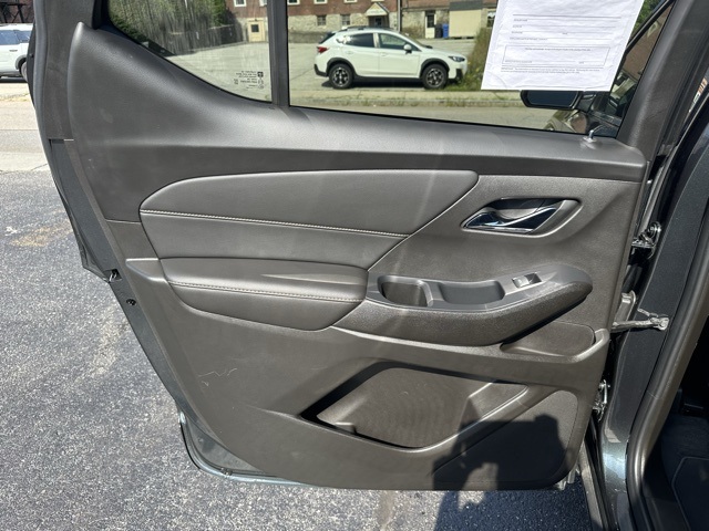2021 Graphite Metallic Chevrolet Traverse LT AWD SUV