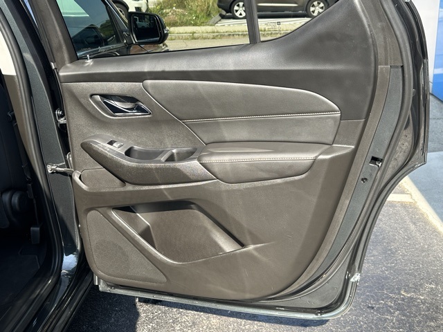 2021 Graphite Metallic Chevrolet Traverse LT AWD SUV