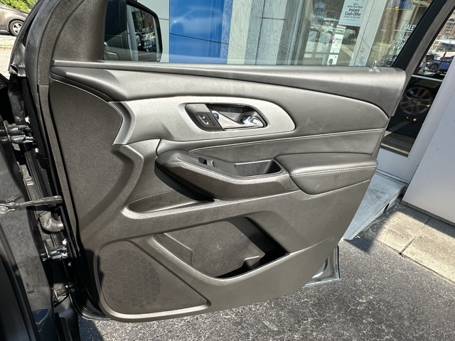 2021 Graphite Metallic Chevrolet Traverse LT AWD SUV