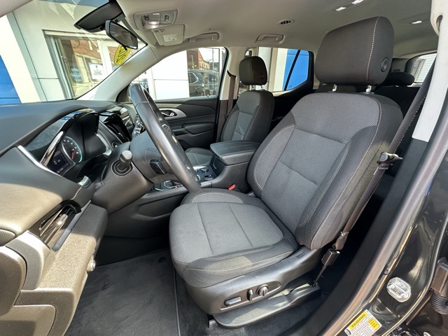 2021 Graphite Metallic Chevrolet Traverse LT AWD SUV