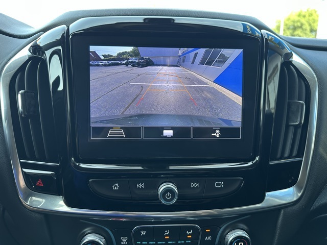 2021 Graphite Metallic Chevrolet Traverse LT AWD SUV