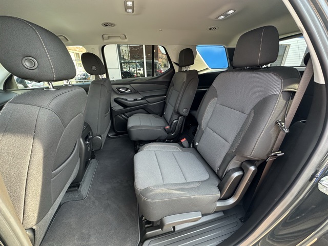 2021 Graphite Metallic Chevrolet Traverse LT AWD SUV