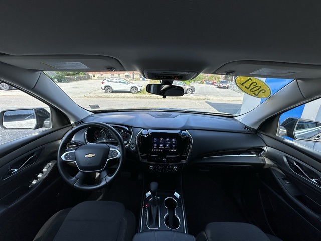 2021 Graphite Metallic Chevrolet Traverse LT AWD SUV