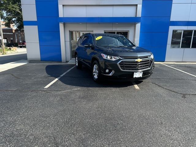 2021 Graphite Metallic Chevrolet Traverse LT AWD SUV