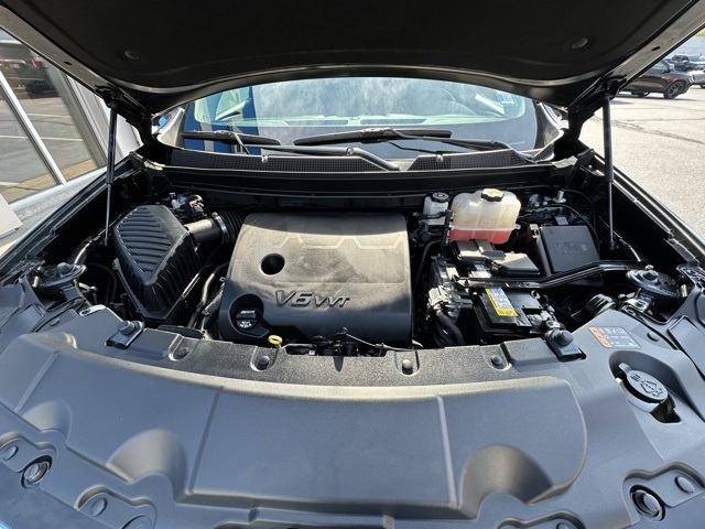 2021 Graphite Metallic Chevrolet Traverse LT AWD SUV