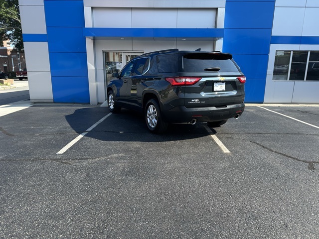 2021 Graphite Metallic Chevrolet Traverse LT AWD SUV
