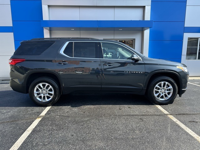 2021 Graphite Metallic Chevrolet Traverse LT AWD SUV
