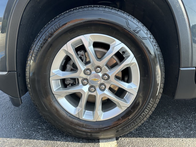 2021 Graphite Metallic Chevrolet Traverse LT AWD SUV