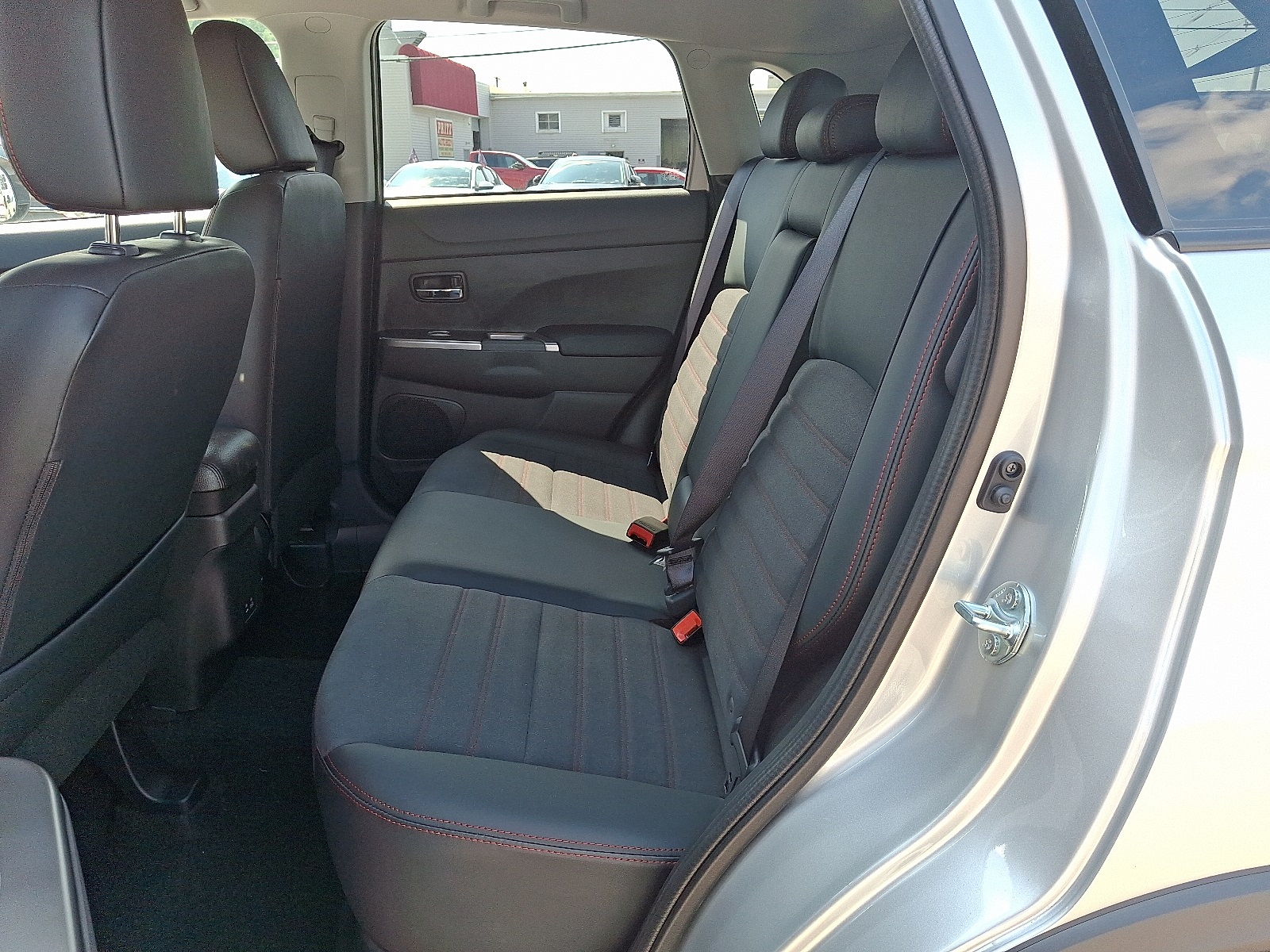 2025 Mitsubishi Outlander Sport SE photo 9