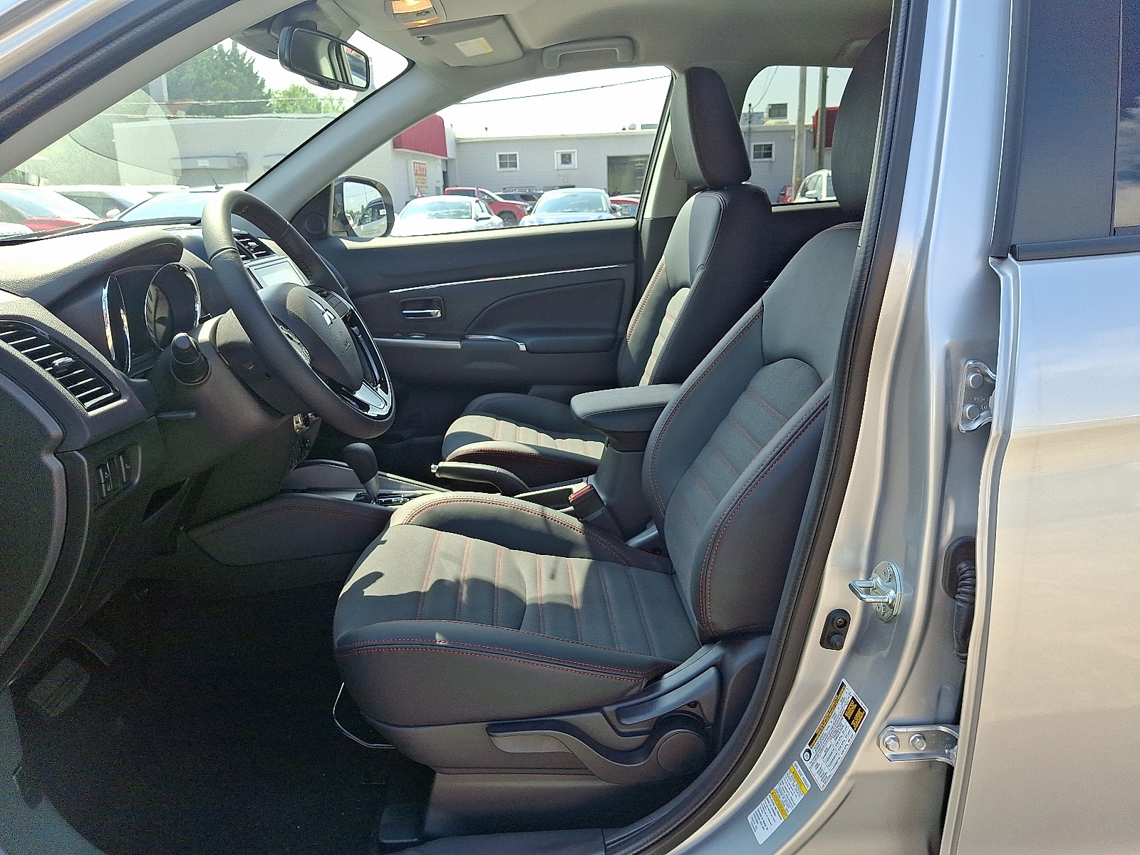 2025 Mitsubishi Outlander Sport SE photo 12