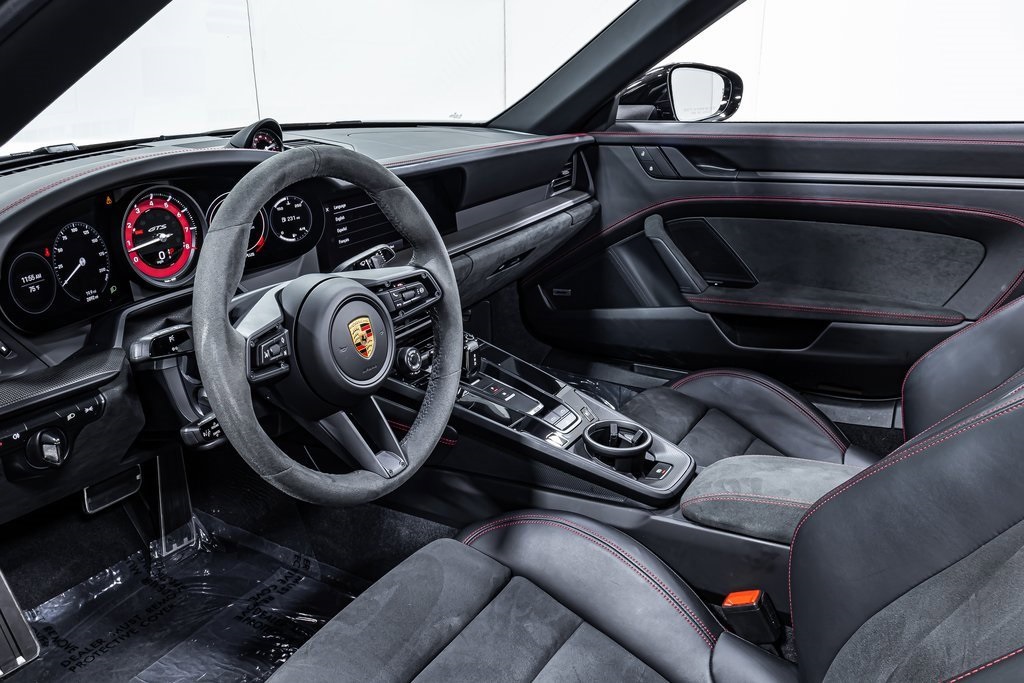 2024 Porsche 911 GTS Cabriolet photo 4