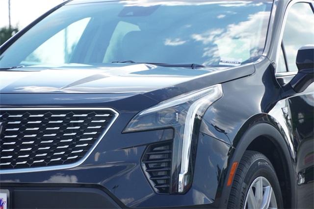 2022 Cadillac XT4 Premium Luxury photo 2