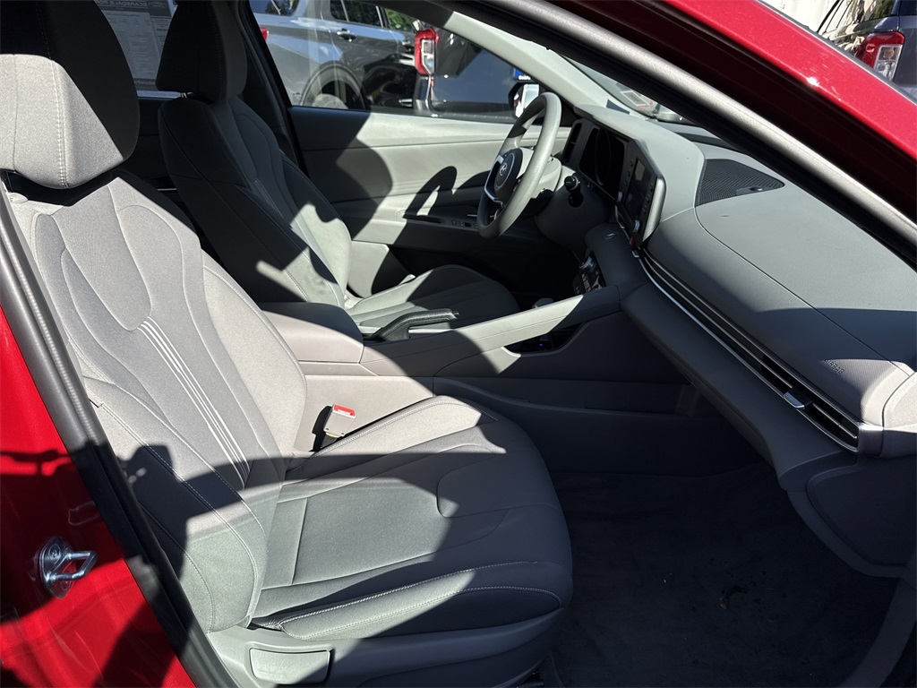 2023 Hyundai Elantra SEL photo 28